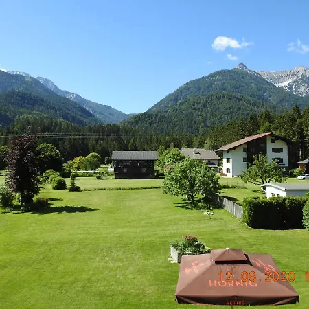 ホテル Berghof ベルク・イム・ドラウタール